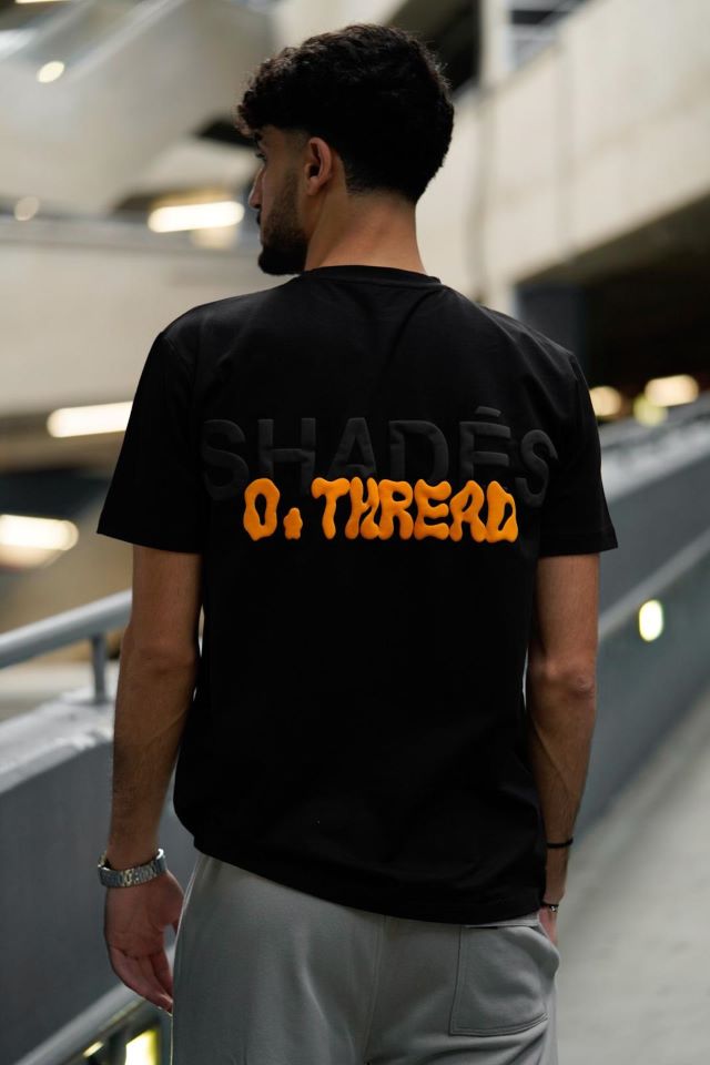 SHADES OF TREADS TWENTY TWENTY CREW تي شيرت طاقم عشرين عشرين