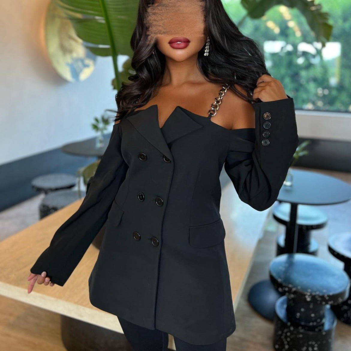 OFF SHOULDER BLAZER سترة بلا أكتاف