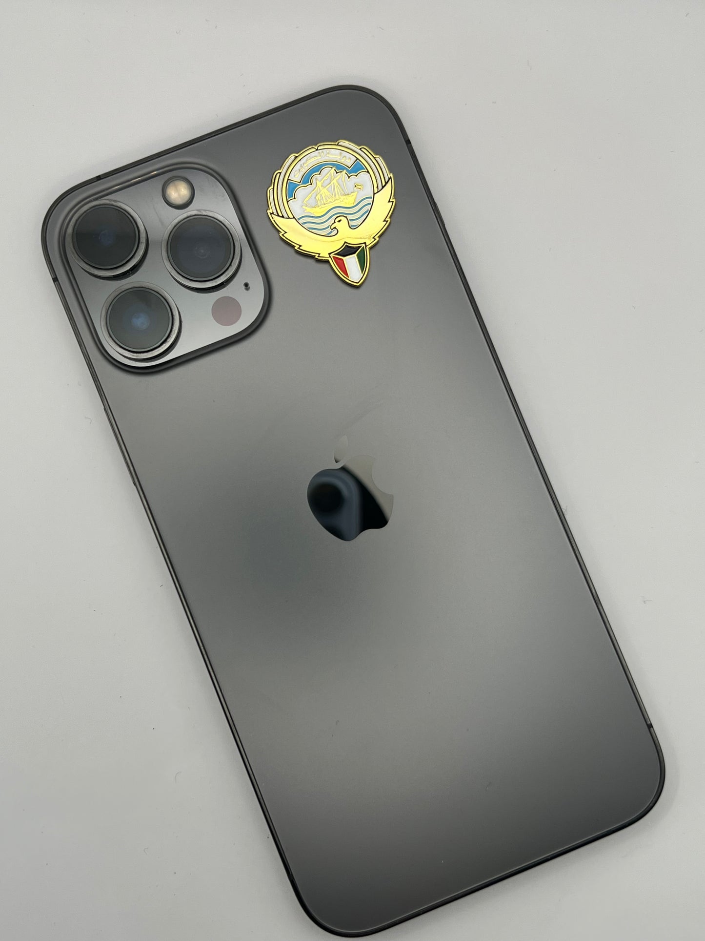 STATE OF KUWAIT SYMBOL METAL PIN (GOLD)