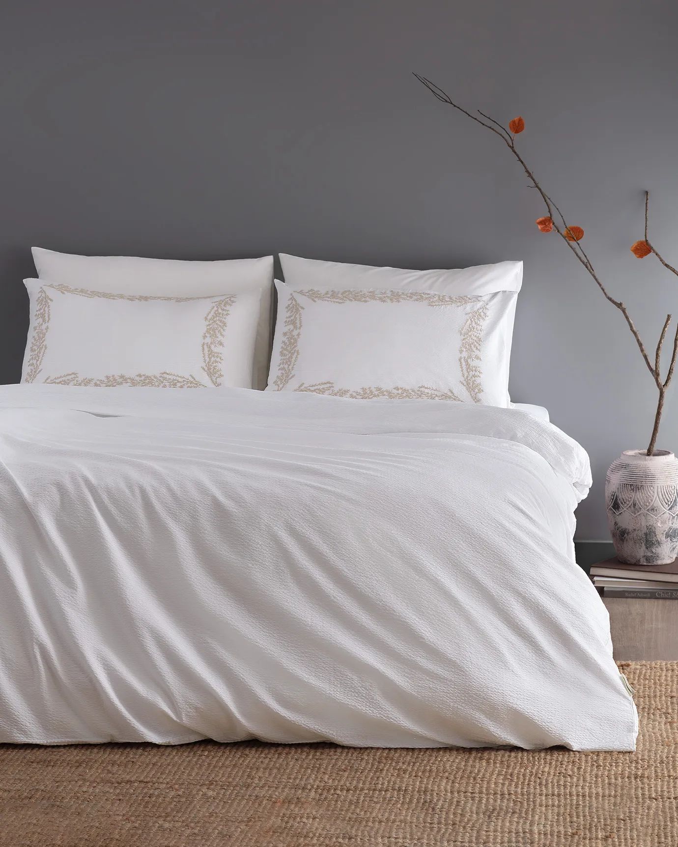 BED COVER KING DOUBLE SIZE WHITE/BEIGE
