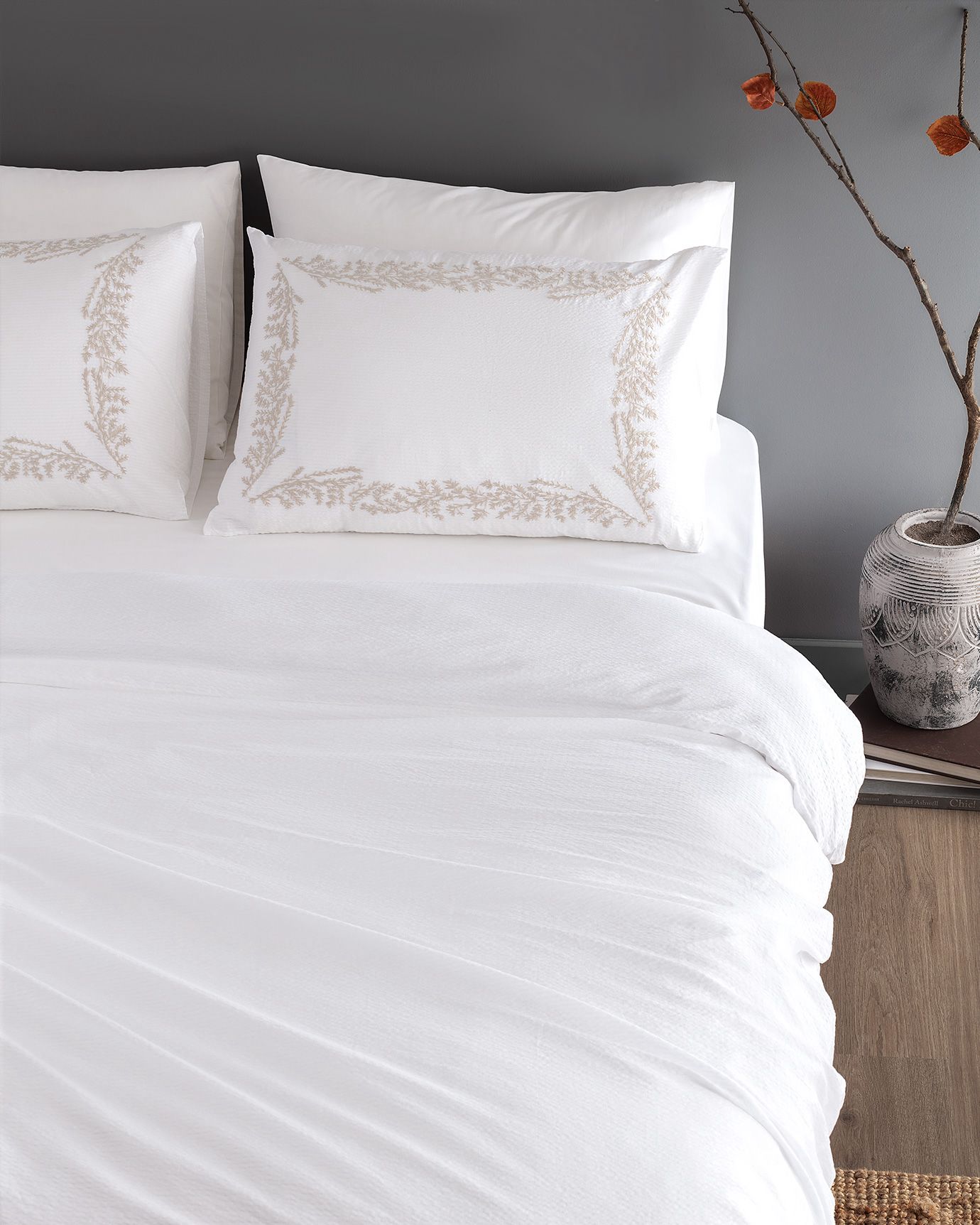 BED COVER KING DOUBLE SIZE WHITE/BEIGE