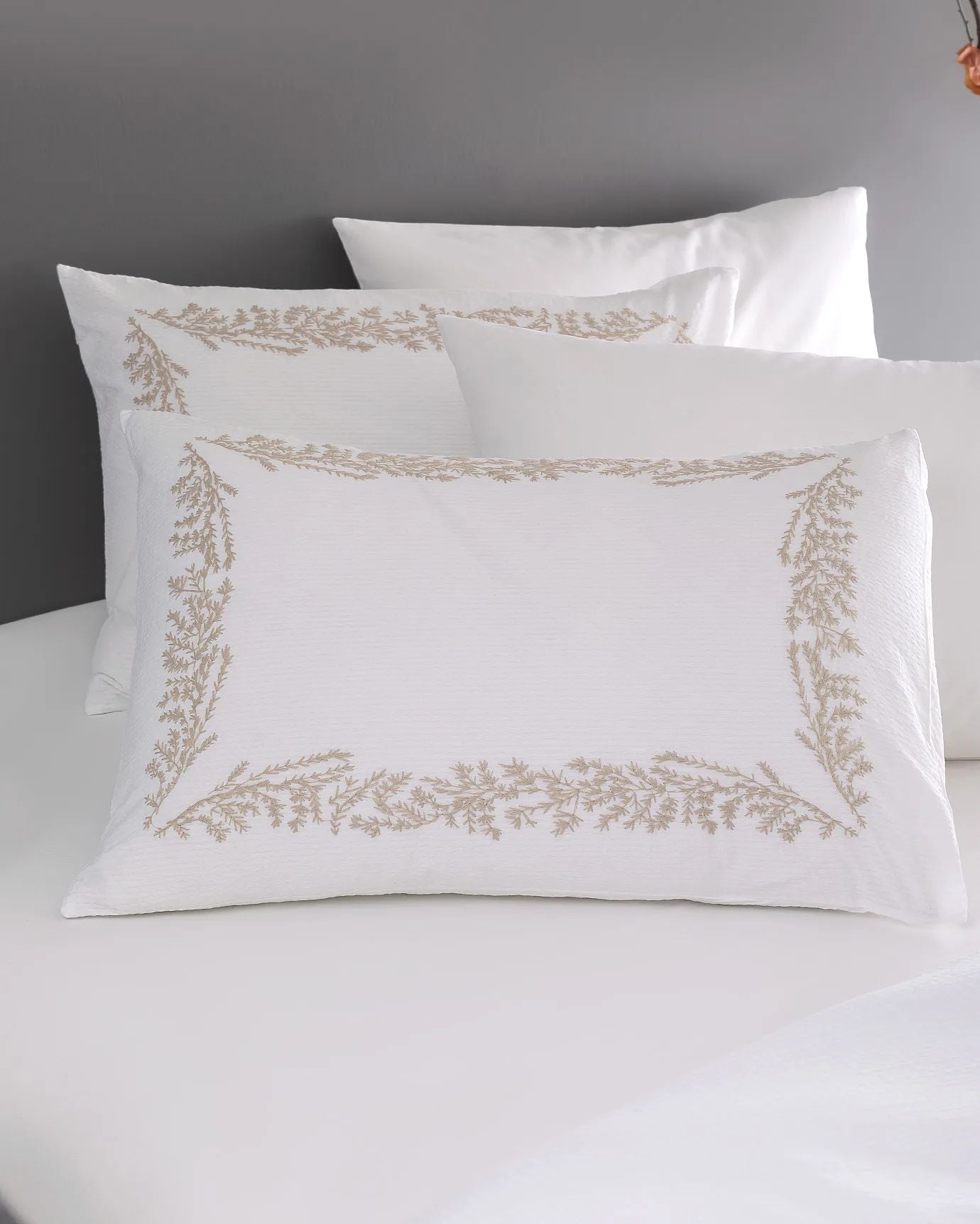 BED COVER KING DOUBLE SIZE WHITE/BEIGE