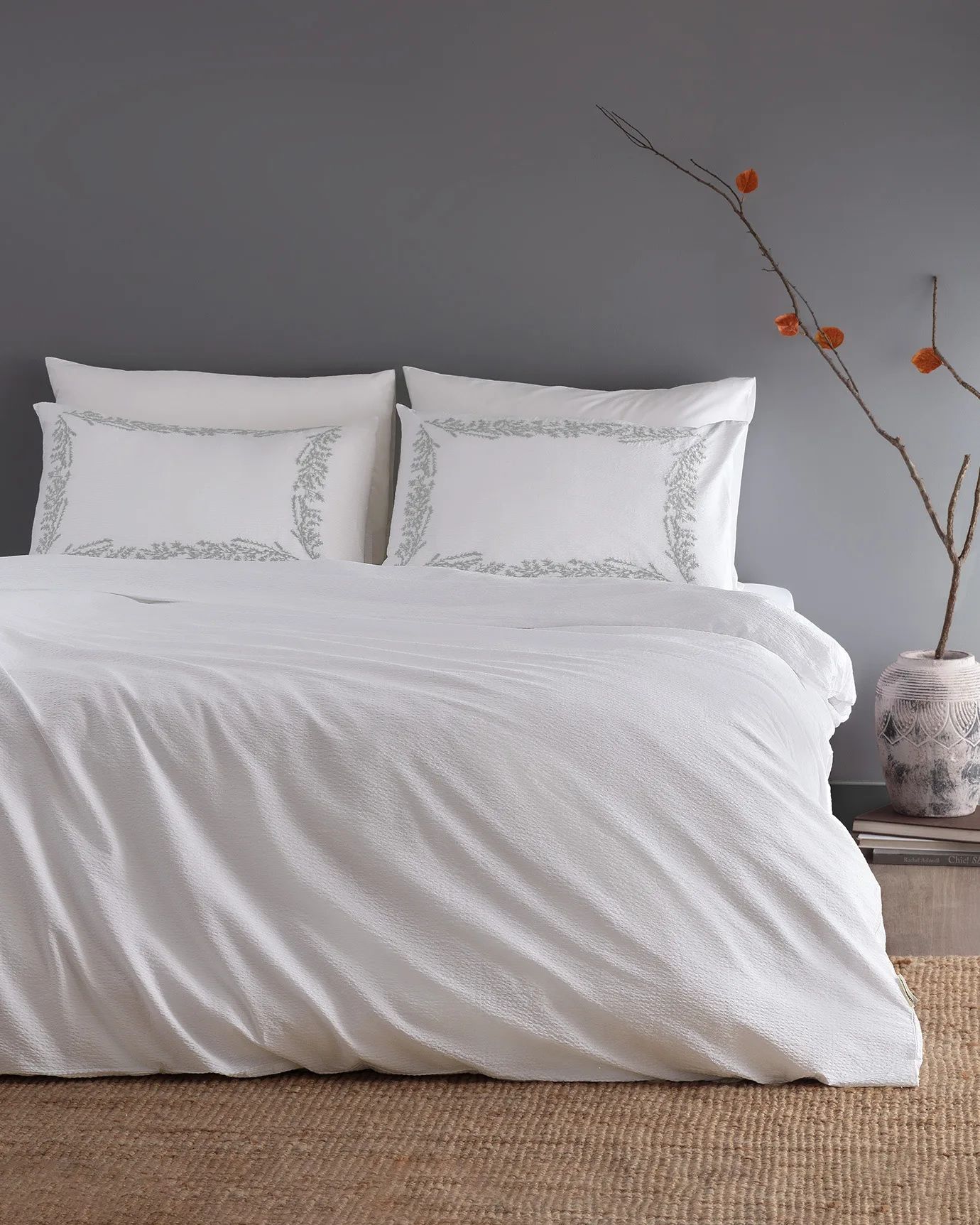 BED COVER KING DOUBLE SIZE WHITE/GREY
