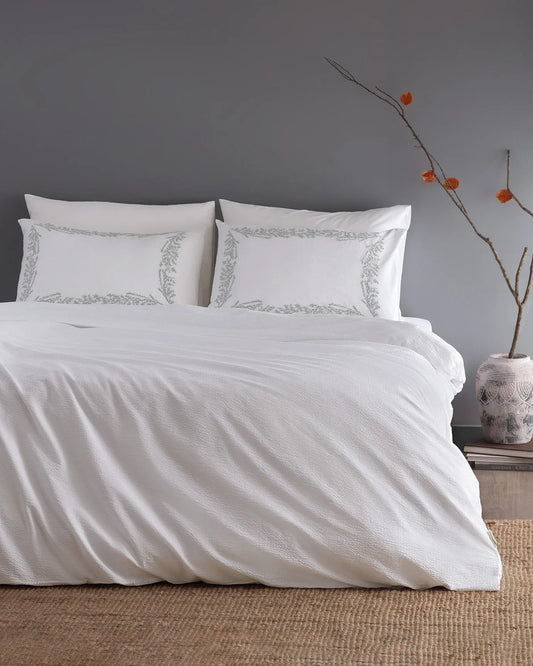 BED COVER KING DOUBLE SIZE WHITE/GREY