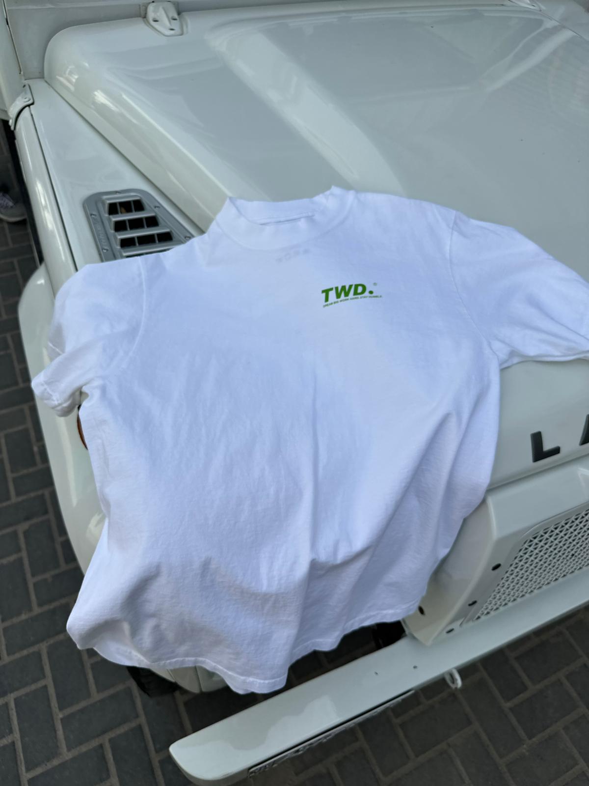 WHITE TEE W/ GREEN تي شيرت